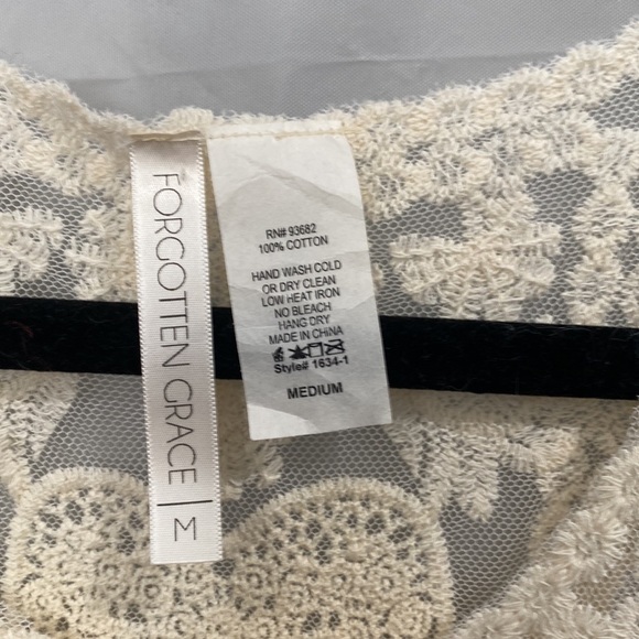 Sleeveless Shear Lace Top - Picture 2 of 3